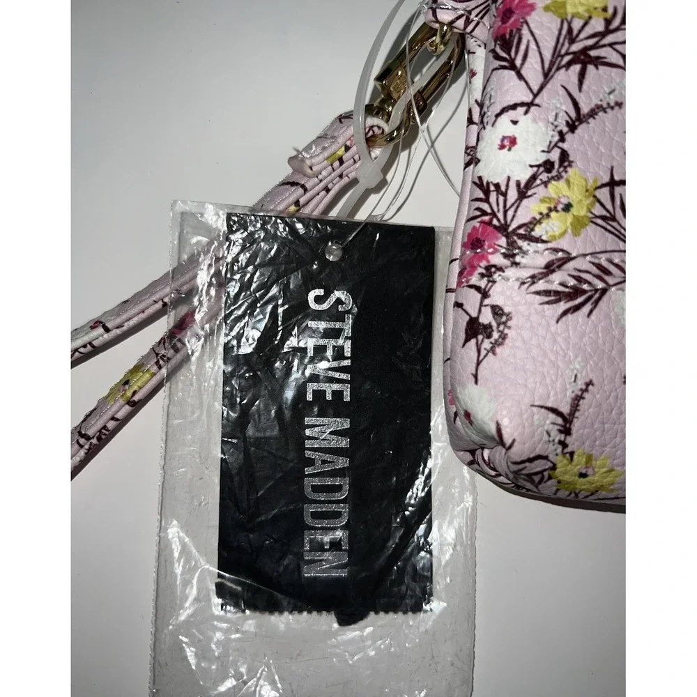 Steve Madden Large Zip Around Wristlet Wallet With A Pink Floral Pink New